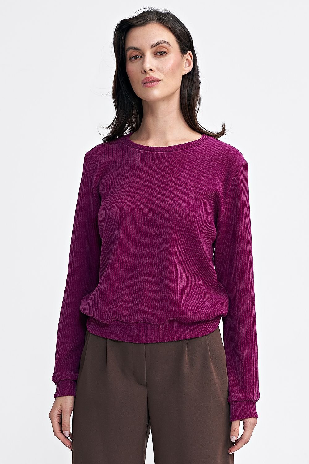 A timeless blouse made of high-quality, soft ribbed knit fabric with a round neckline and long sleeves finished with ribbed hems. Its simple, regular cut and no-fastener design make it a comfortable and versatile addition to any wardrobe.