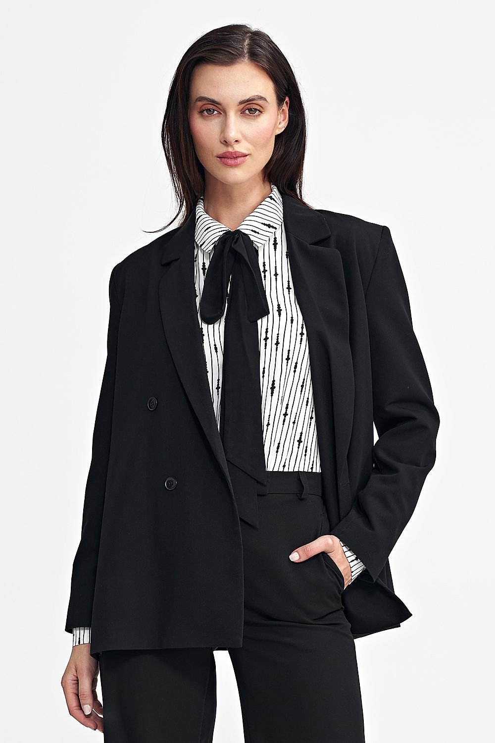 Women’s Oversized Blazer with Classic Collar, Double-Breasted Button Closure, and Shoulder Pads