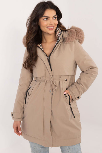 A stylish quilted jacket made of high-quality polyester with synthetic down filling, featuring a detachable fur collar, waist belt, and side zippered pockets. Ideal for colder days, offering comfort, warmth, and a modern design.
