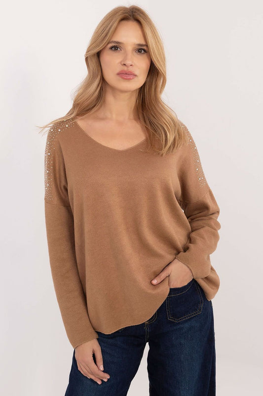 Perfect for both special occasions and everyday styling, this elegant sweater effortlessly combines comfort and sophistication. Made from a soft, touchable blend of viscose and elastane, it ensures all-day comfort and ease of wear.

