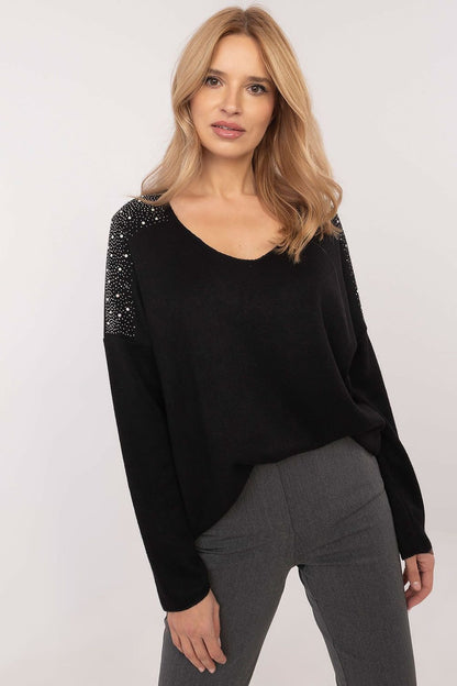 Perfect for both special occasions and everyday styling, this elegant sweater effortlessly combines comfort and sophistication. Made from a soft, touchable blend of viscose and elastane, it ensures all-day comfort and ease of wear.

