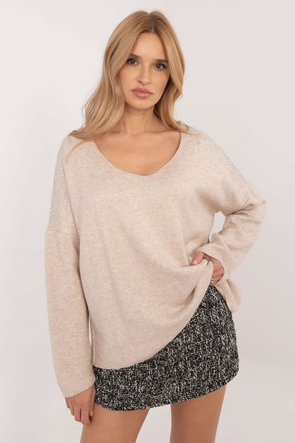 Perfect for both special occasions and everyday styling, this elegant sweater effortlessly combines comfort and sophistication. Made from a soft, touchable blend of viscose and elastane, it ensures all-day comfort and ease of wear.

