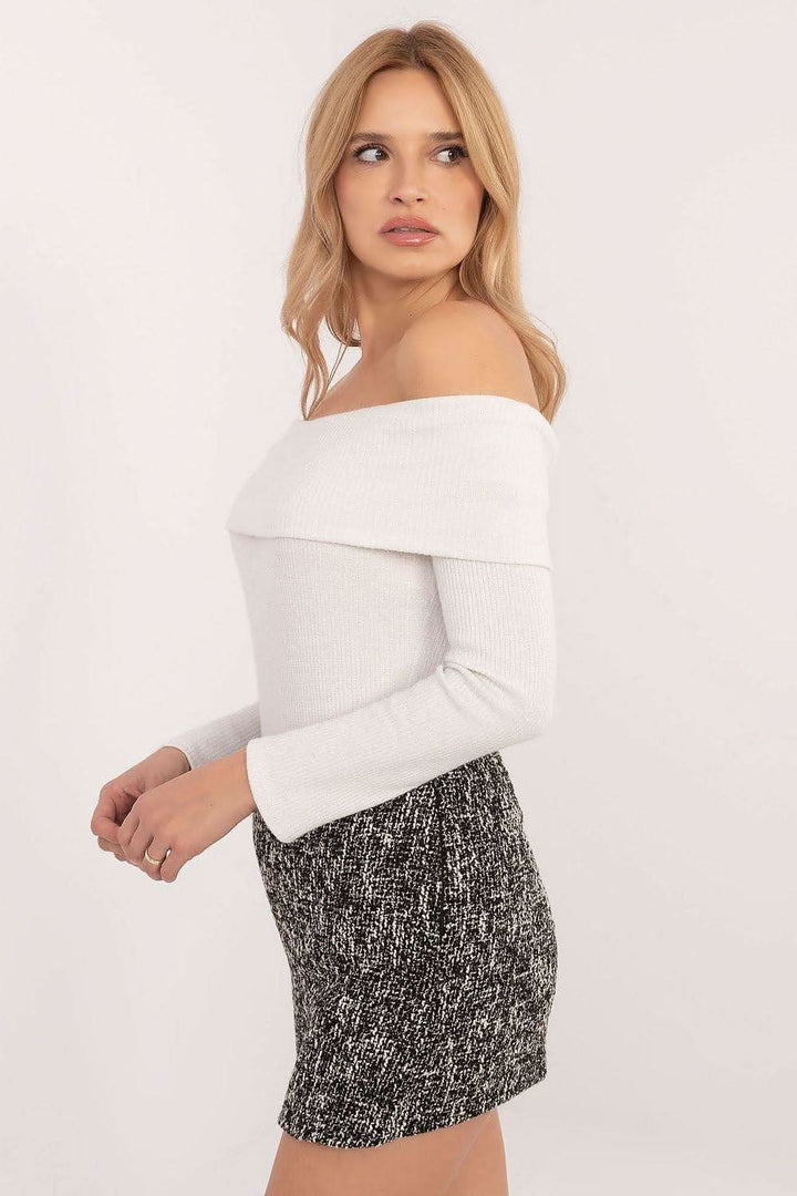 Ribbed Off-the-Shoulder Sweater with Shiny Detailing - Ludowika 