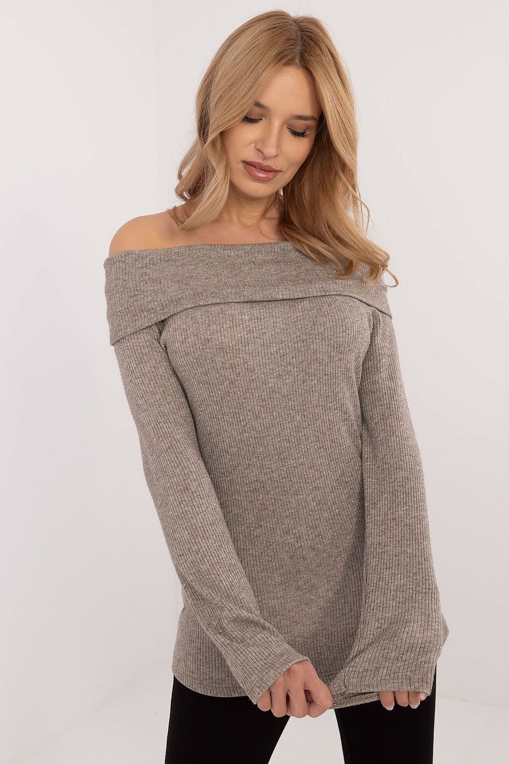 Elegant women's sweater made of a viscose-elastane blend, featuring long sleeves, an off-the-shoulder neckline, and a ribbed texture with shiny thread detailing for a sophisticated look. Perfect for everyday wear or work.






