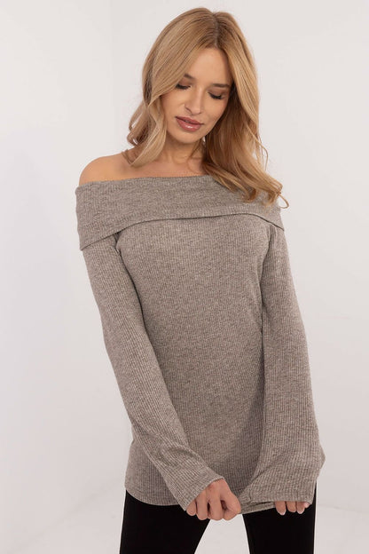 Elegant women's sweater made of a viscose-elastane blend, featuring long sleeves, an off-the-shoulder neckline, and a ribbed texture with shiny thread detailing for a sophisticated look. Perfect for everyday wear or work.






