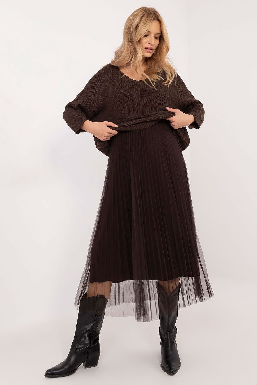 Elegantes Set aus Pullover und Midikleid