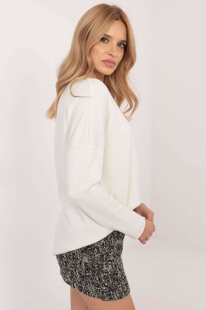 Elegant Women's Sweater with Shimmering Thread - Ludowika 