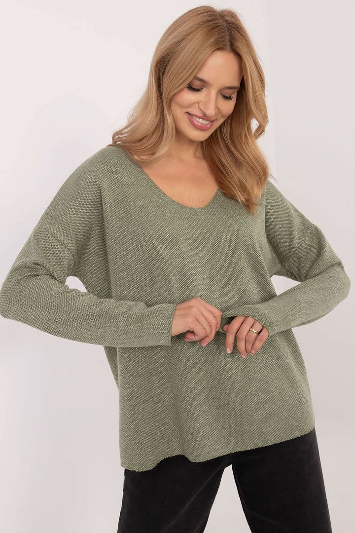 Elegant Women's Sweater with Shimmering Thread - Ludowika 