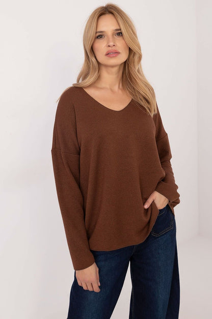 This elegant sweater combines everyday comfort with refined sophistication. Crafted from a blend of viscose and elastane, it offers exceptional comfort and flexibility while its shimmering thread adds a touch of glamour to your look. The textured fabric features a subtle pattern that enhances its modern, stylish appeal.

