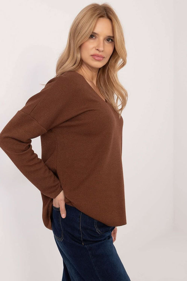 Elegant Women's Sweater with Shimmering Thread - Ludowika 