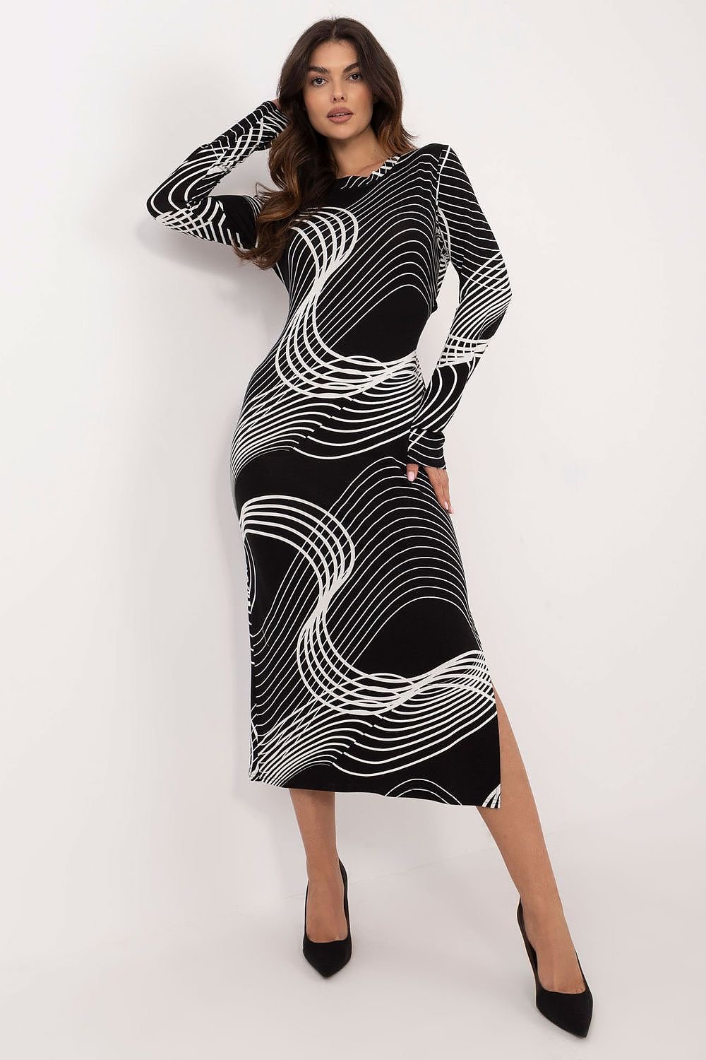 A simple pencil-cut dress made of breathable viscose and spandex, featuring a bold print, long sleeves, a round neckline, and corset lacing at the back for a customizable fit, perfect for both everyday wear and work.

