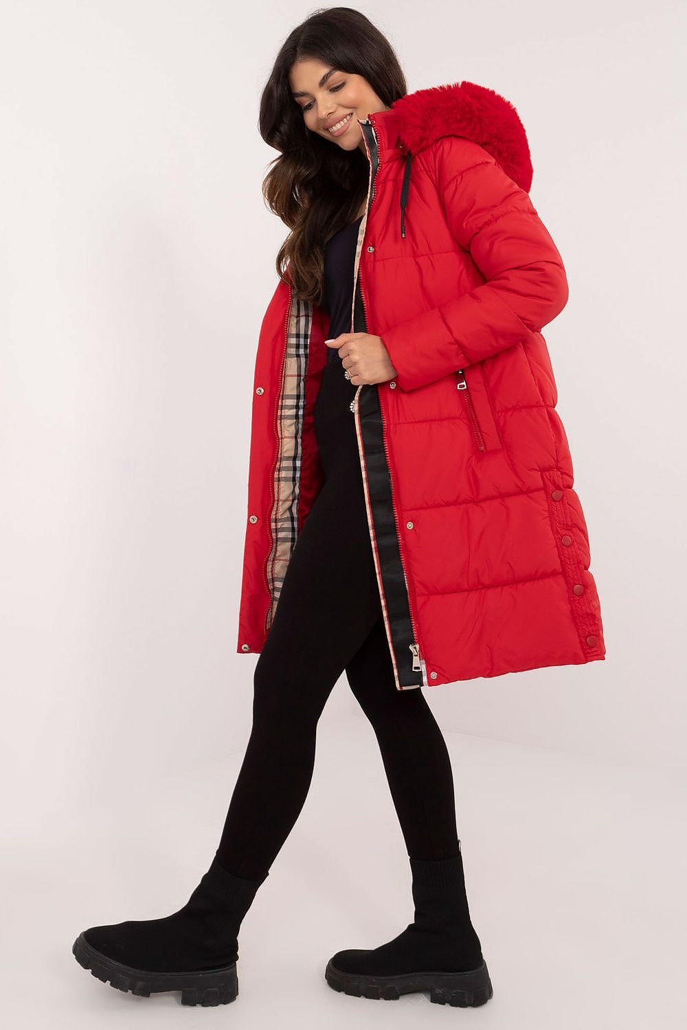 A cozy quilted winter jacket with an extended cut, featuring a smooth pattern, polyester fabric, and synthetic fill for warmth. The detachable hood and fur add style and versatility, while slip pockets, a zipper closure, and additional snaps offer comfort and protection from the cold. Perfect for everyday outings and work during the autumn/winter season.






