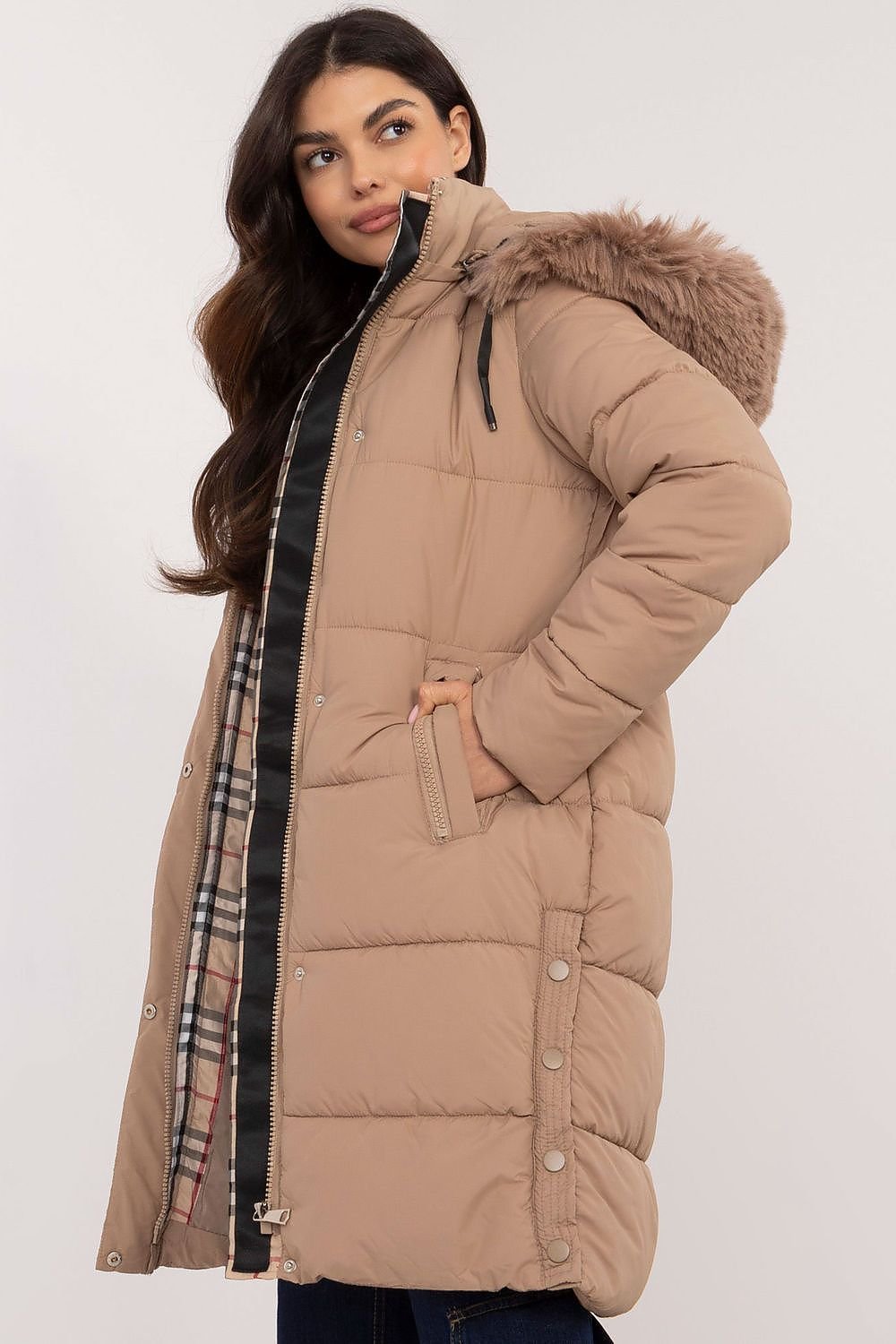 A cozy quilted winter jacket with an extended cut, featuring a smooth pattern, polyester fabric, and synthetic fill for warmth. The detachable hood and fur add style and versatility, while slip pockets, a zipper closure, and additional snaps offer comfort and protection from the cold. Perfect for everyday outings and work during the autumn/winter season.






