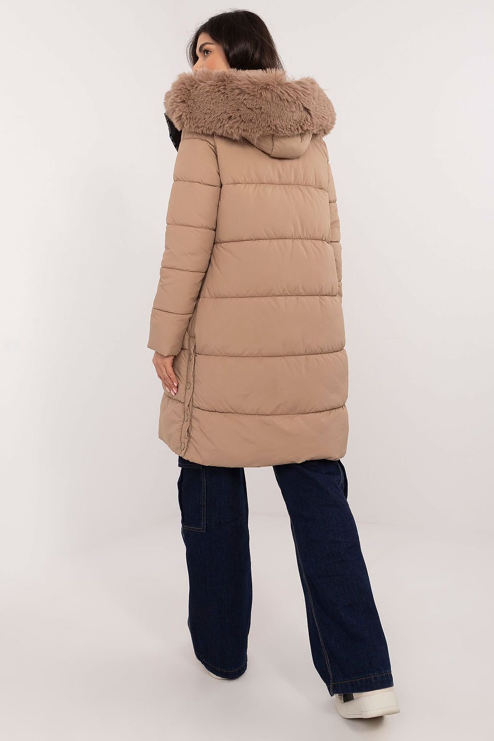 A cozy quilted winter jacket with an extended cut, featuring a smooth pattern, polyester fabric, and synthetic fill for warmth. The detachable hood and fur add style and versatility, while slip pockets, a zipper closure, and additional snaps offer comfort and protection from the cold. Perfect for everyday outings and work during the autumn/winter season.






