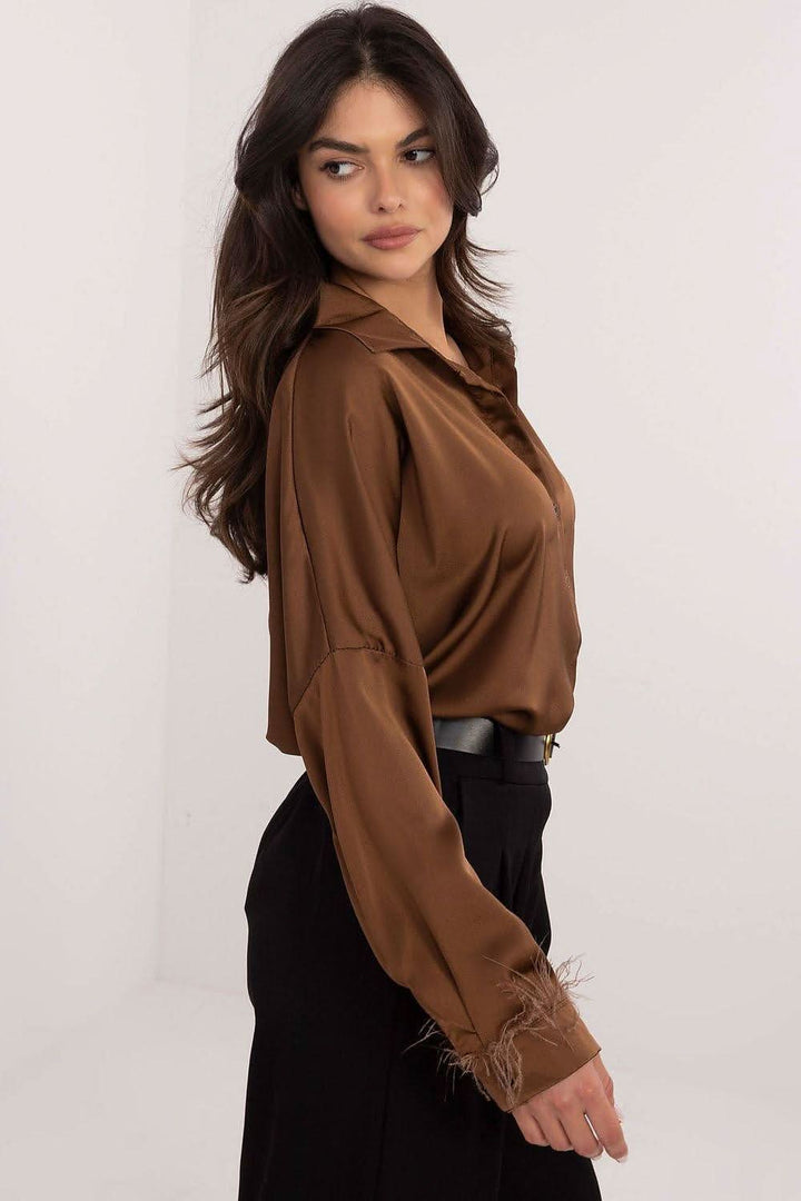 Elegant Women's Shirt with Feather-Decorated Sleeves and Classic Cut - Ludowika 