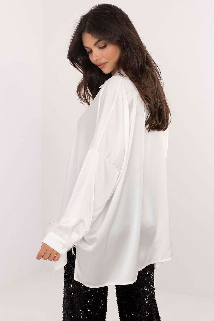 Elegant Women's Shirt with Feather-Decorated Sleeves and Classic Cut - Ludowika 