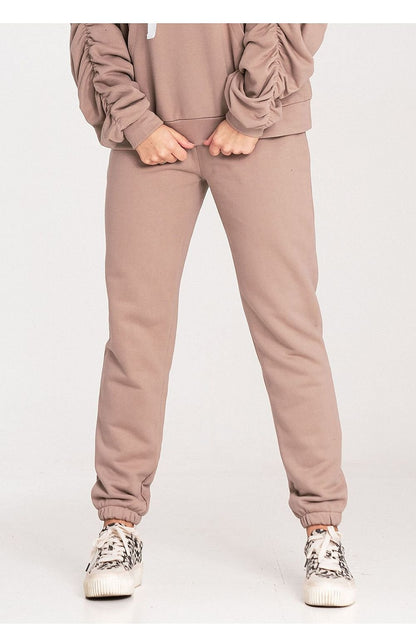 Comfortable cotton sweatpants with a wide elastic waistband and elastic cuffs at the ankles. Simple, pocket-free design for a relaxed and casual look.






