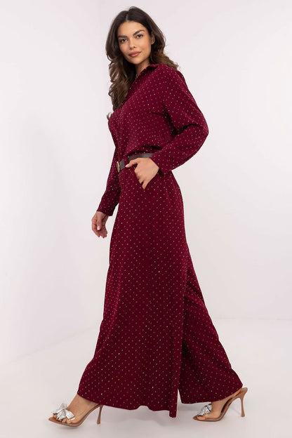 Elegant women's palazzo pants made from a high-quality blend of polyester and viscose, featuring subtle sequins, a high waist, and wide legs for a light, refined look. Practical inset side pockets and a fastened belt ensure a perfect fit, ideal for formal outings or special occasions.






