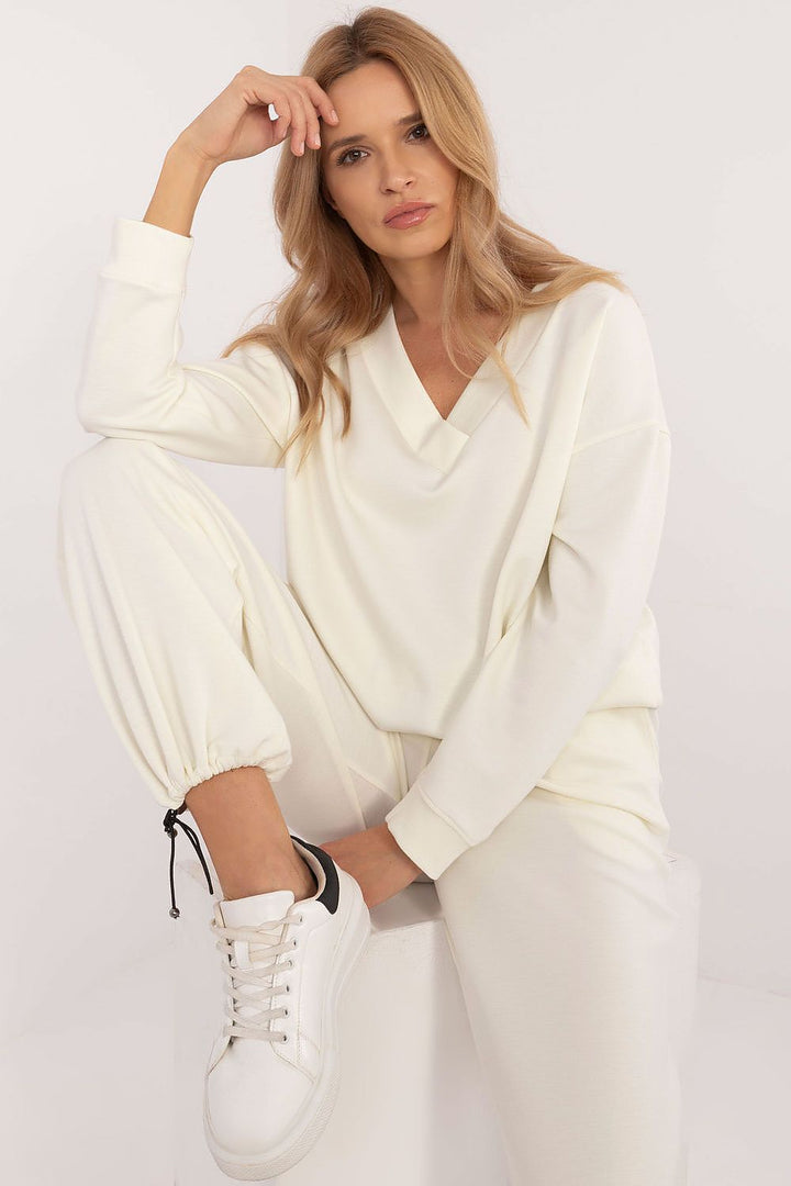 White Casual Chic Sweatshirt and Jogger Set for Women - Ludowika 