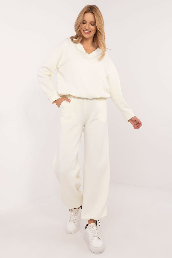 White Casual Chic Sweatshirt and Jogger Set for Women - Ludowika 