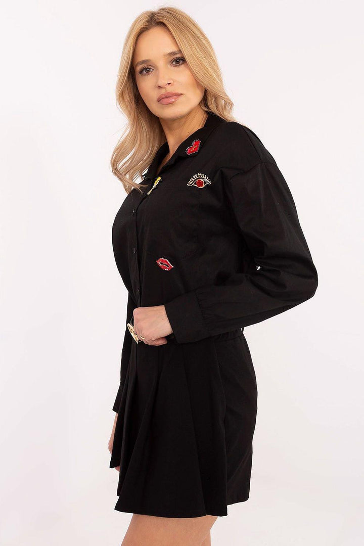 Universal Women's Shirt with Detachable Brooch and Casual Character - Ludowika 