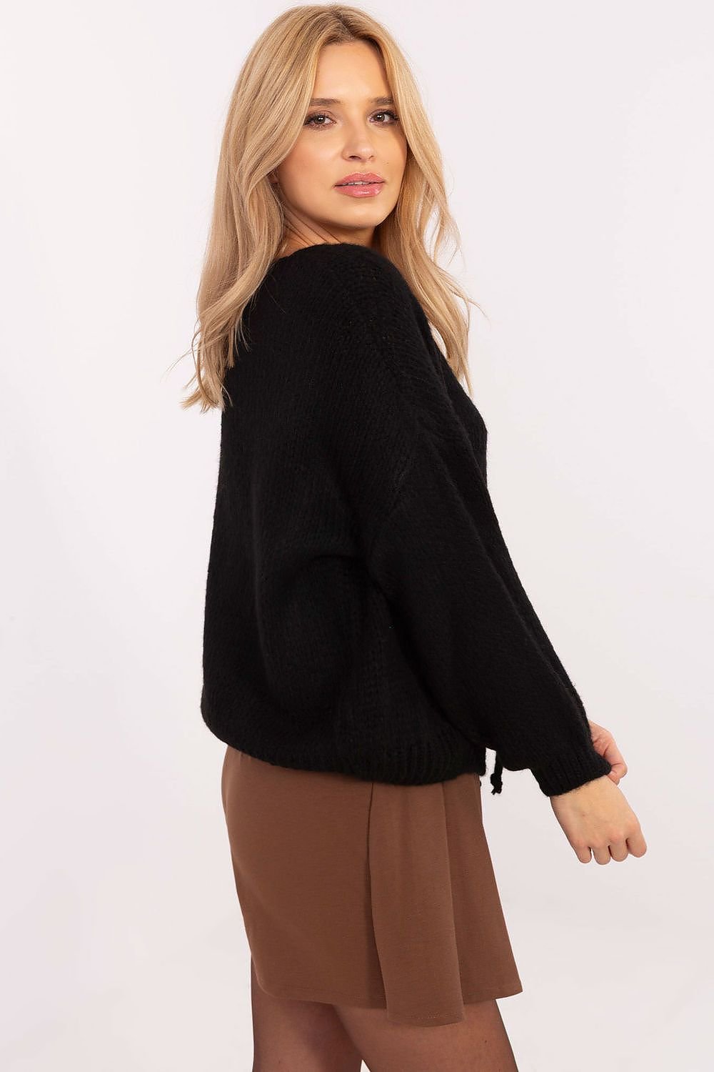 Casual Women's Tie Closure Sweater with Round Neckline