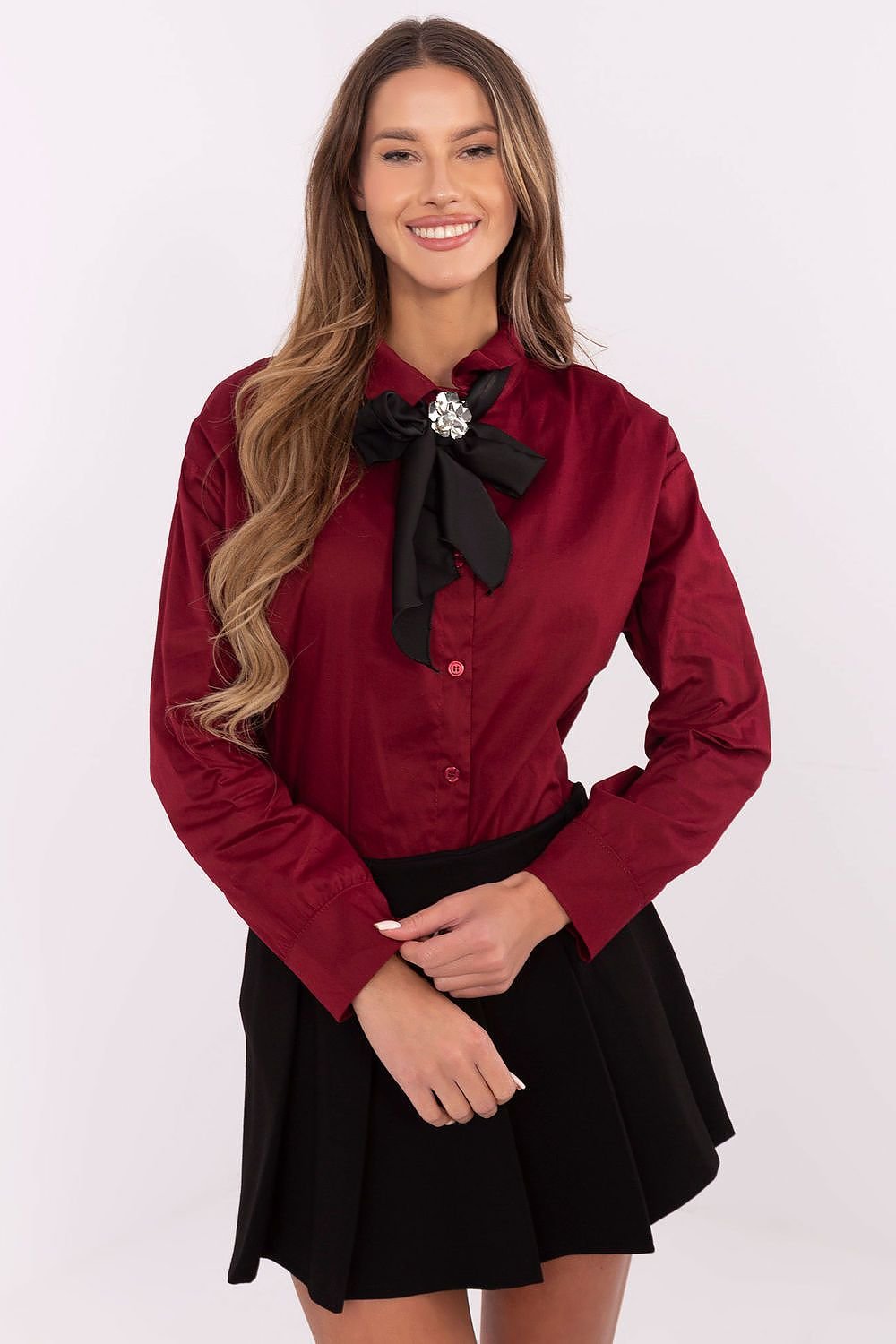 A classic women's shirt made from high-quality cotton, offering all-day comfort and a perfect fit. Featuring long sleeves, a classic collar, and smooth fabric, it includes a removable brooch and scarf for versatile styling, perfect for work, formal occasions, or everyday wear.






