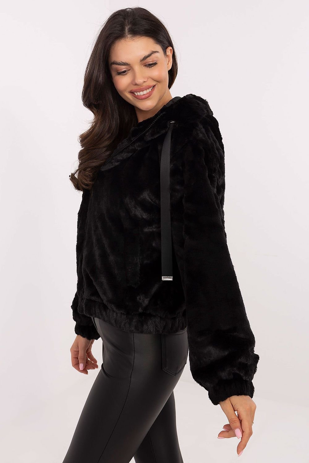 A chic teddy bear jacket with a soft polyester lining, featuring long sleeves, a practical hood, and a short, casual cut. Includes a zipper closure, adjustable waist ties for a flattering fit, and convenient slide-in pockets. Perfect for milder transitional weather, blending comfort and style effortlessly.






