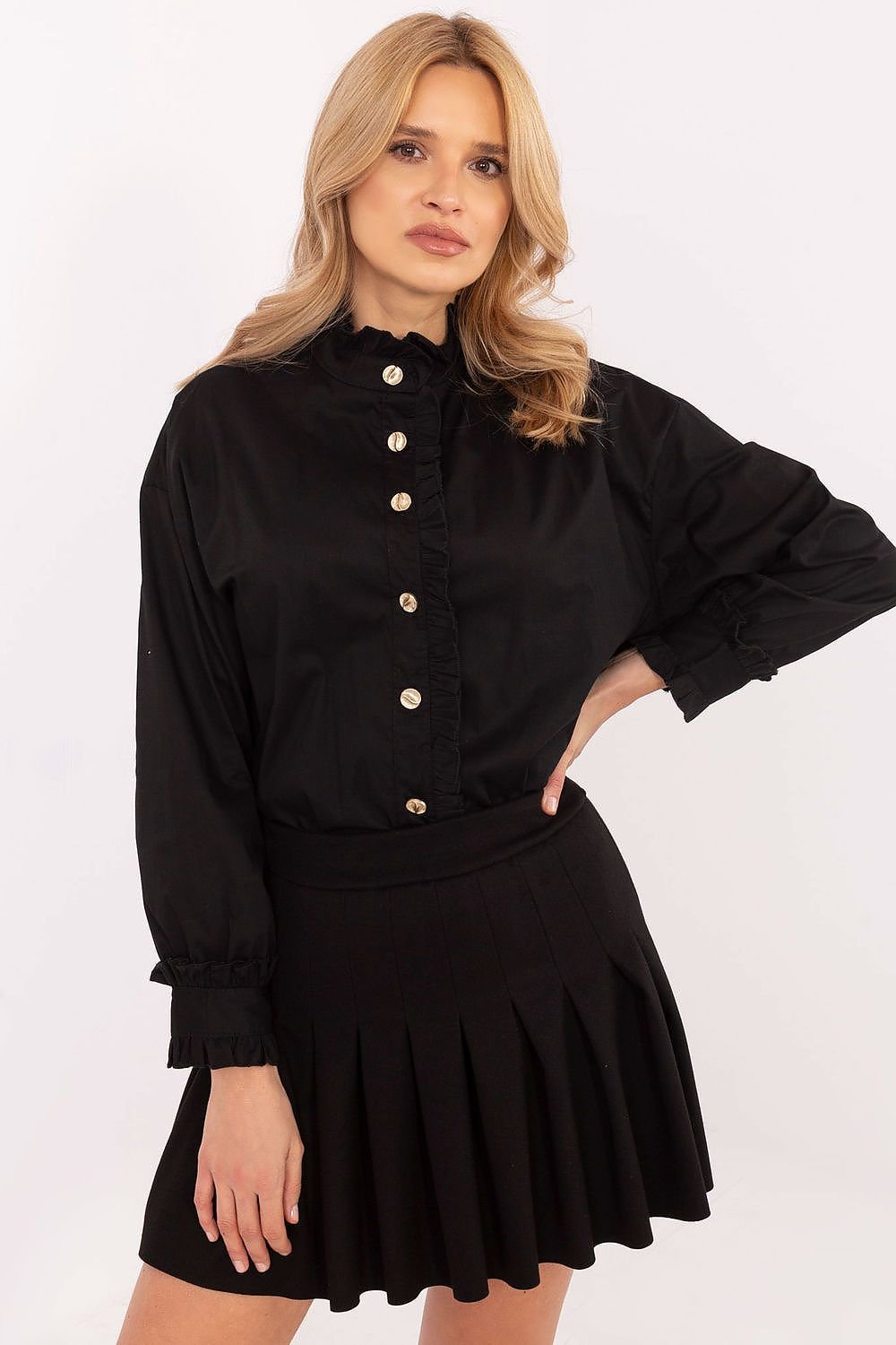 A refined women's black shirt made from high-quality cotton with a touch of elastane for comfort and a perfect fit. Featuring a subtle ruffle along the pleat for a unique charm, this classic buttoned shirt is perfect for formal occasions, special meetings, or everyday work outfits.






