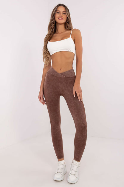 Legging de sport au design moderne avec ceinture asymétrique et détails sculptants