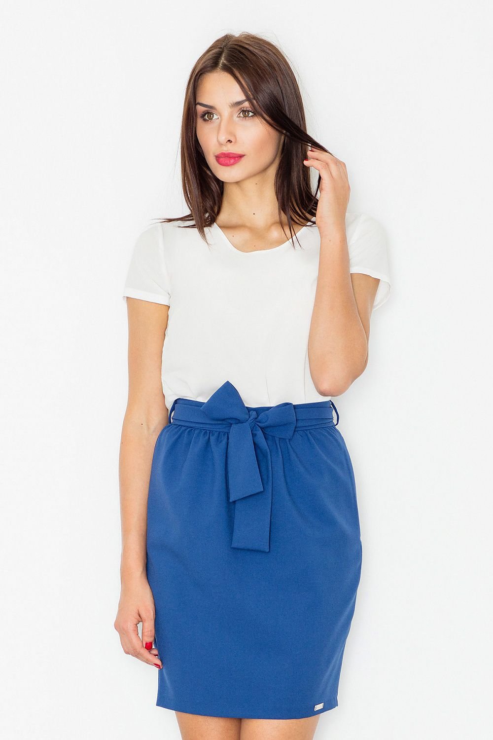 A minimalist blue pencil skirt without lining, featuring a sash at the waist for tying and a covered zip fastening at the side. Perfect for an elegant and timeless look.
