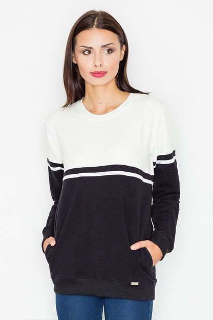 A women's sweatshirt crafted from soft knitwear, featuring a classic straight cut, round neckline, and welt-finished sleeves and bottom for a timeless and comfortable look. Ideal for everyday wear.






