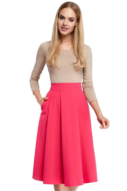 
Knee-Length Flared Skirt with Shaping Pleats and Side Pockets


A feminine knee-length skirt with a slightly flared design, featuring shaping pleats for a stylish look. Side pockets add a touch of practicality and volume to the elegant cut, ensuring both comfort and sophistication.

