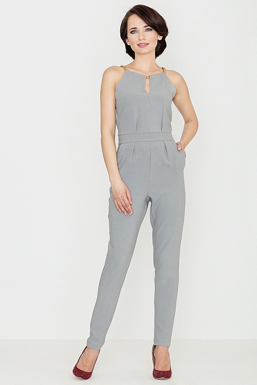 Elegant jumpsuit with long tapered legs, a half-round neckline featuring a chic chain detail, and a discreet back zipper, designed to flatter and elongate the silhouette.






