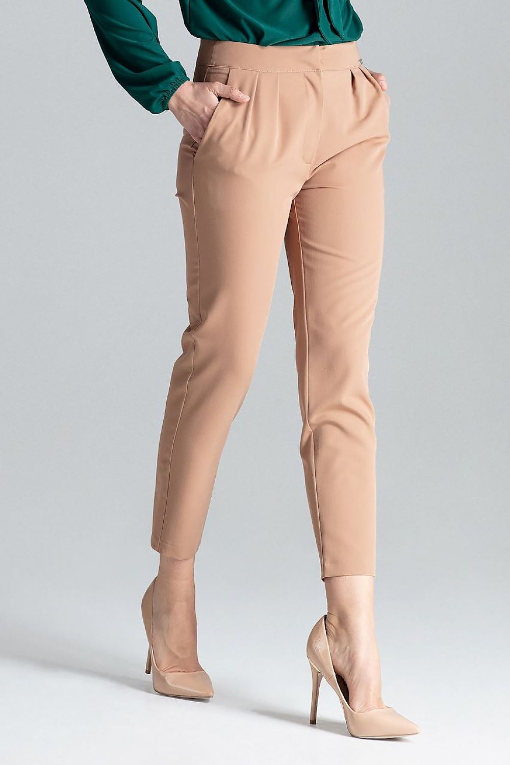 Cigarette pants in a 7/8 length, featuring front pleats for a flattering fit and bias pockets. The model is designed with a front zipper closure for a sleek and tailored look.

