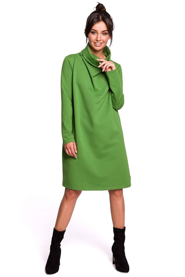 Robe décontractée à manches longues avec col montant et surpiqûres diagonales