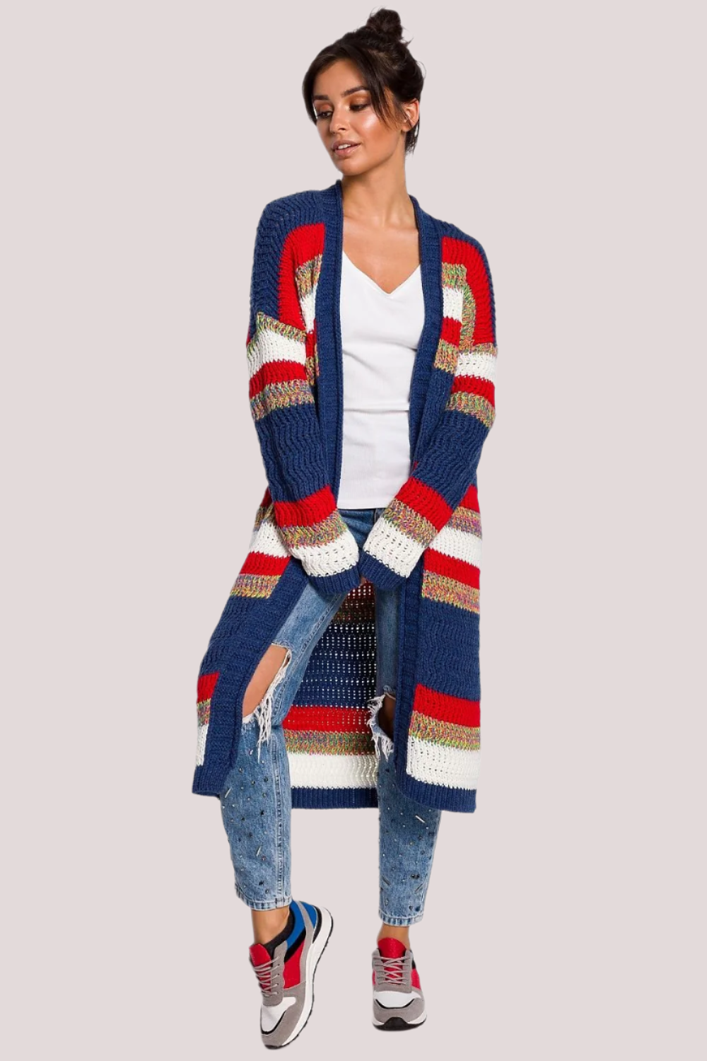 An eye-catching long cardigan made from soft, thick yarn with a multicolored weave. Without buttons or pockets, it offers a cozy wraparound fit, available in several color variations to suit your style.