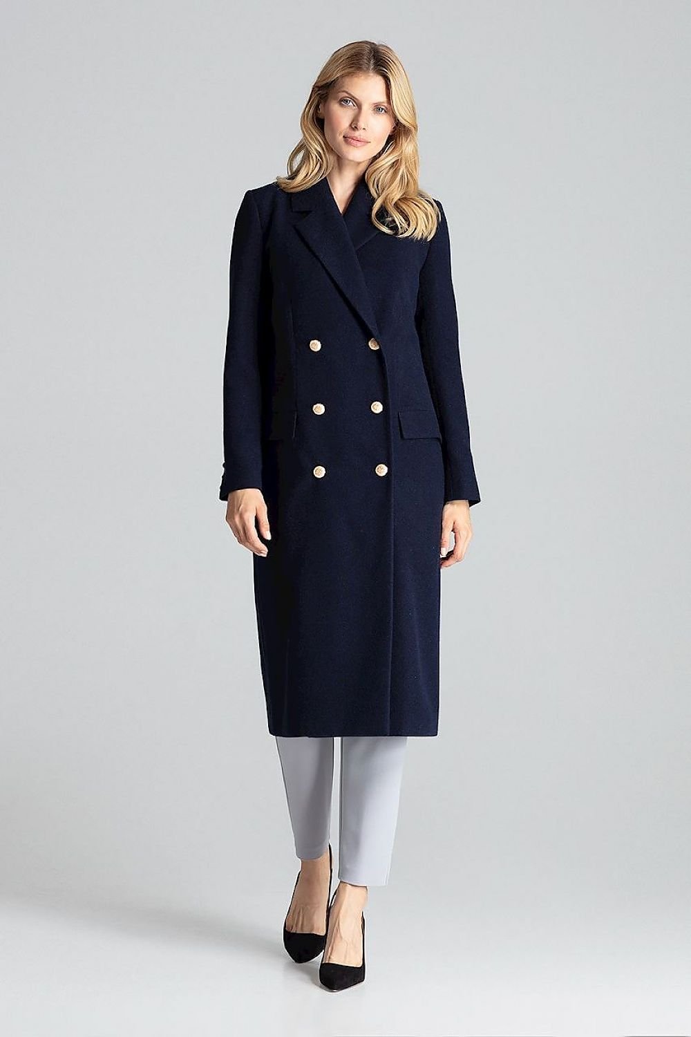 Manteau croisé bleu marine intemporel avec accents dorés