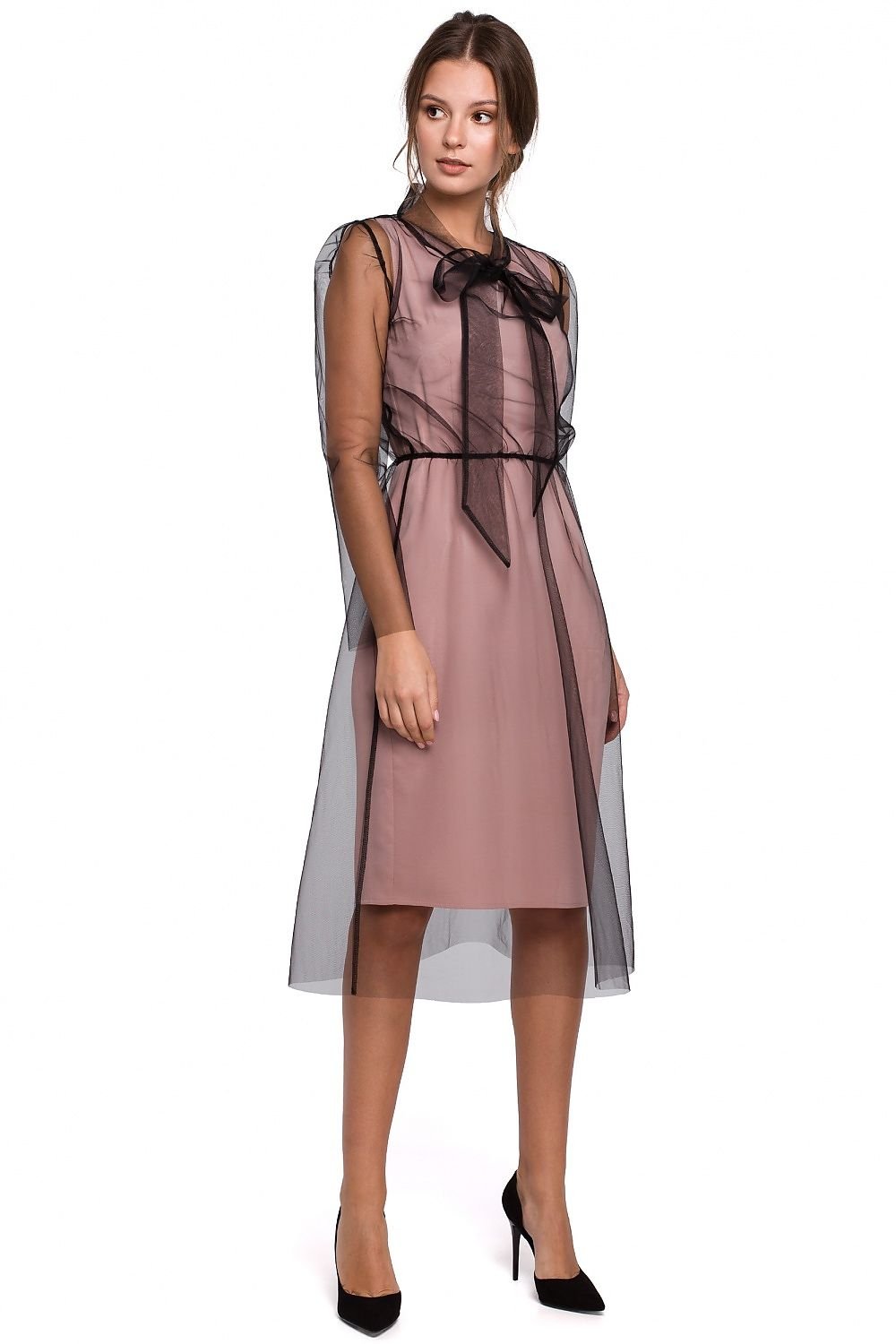 Two-Layer Dress with Tulle Overlay, Fancy Collar, and Emphasized Waist