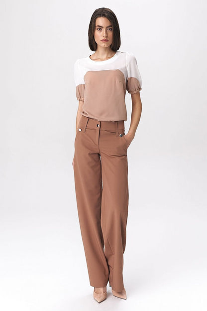  Women’s trousers in a fashionable palazzo cut, featuring decorative press-studs that add a modern touch to classic office styling. Made from a comfortable viscose-blend fabric, these trousers offer both elegance and high wearing comfort, perfect for soft-office style.

