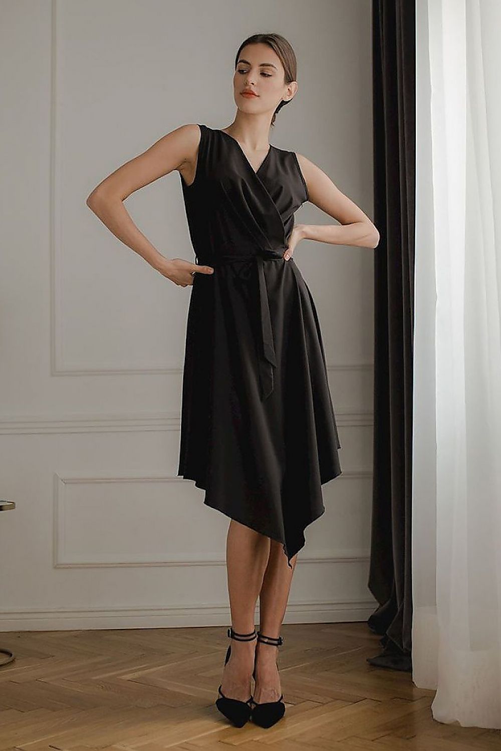 Flowy Sleeveless Midi Dress with Envelope Neckline and Tie Belt