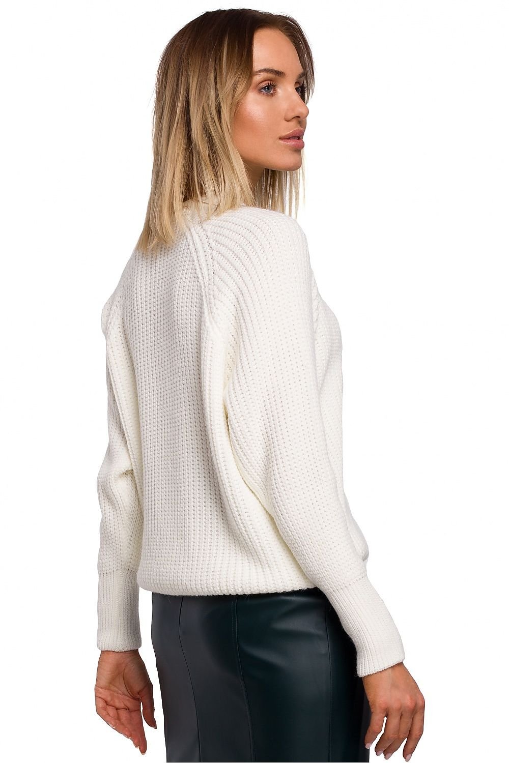 Timeless Ribbed Sweater with Wide Sleeves