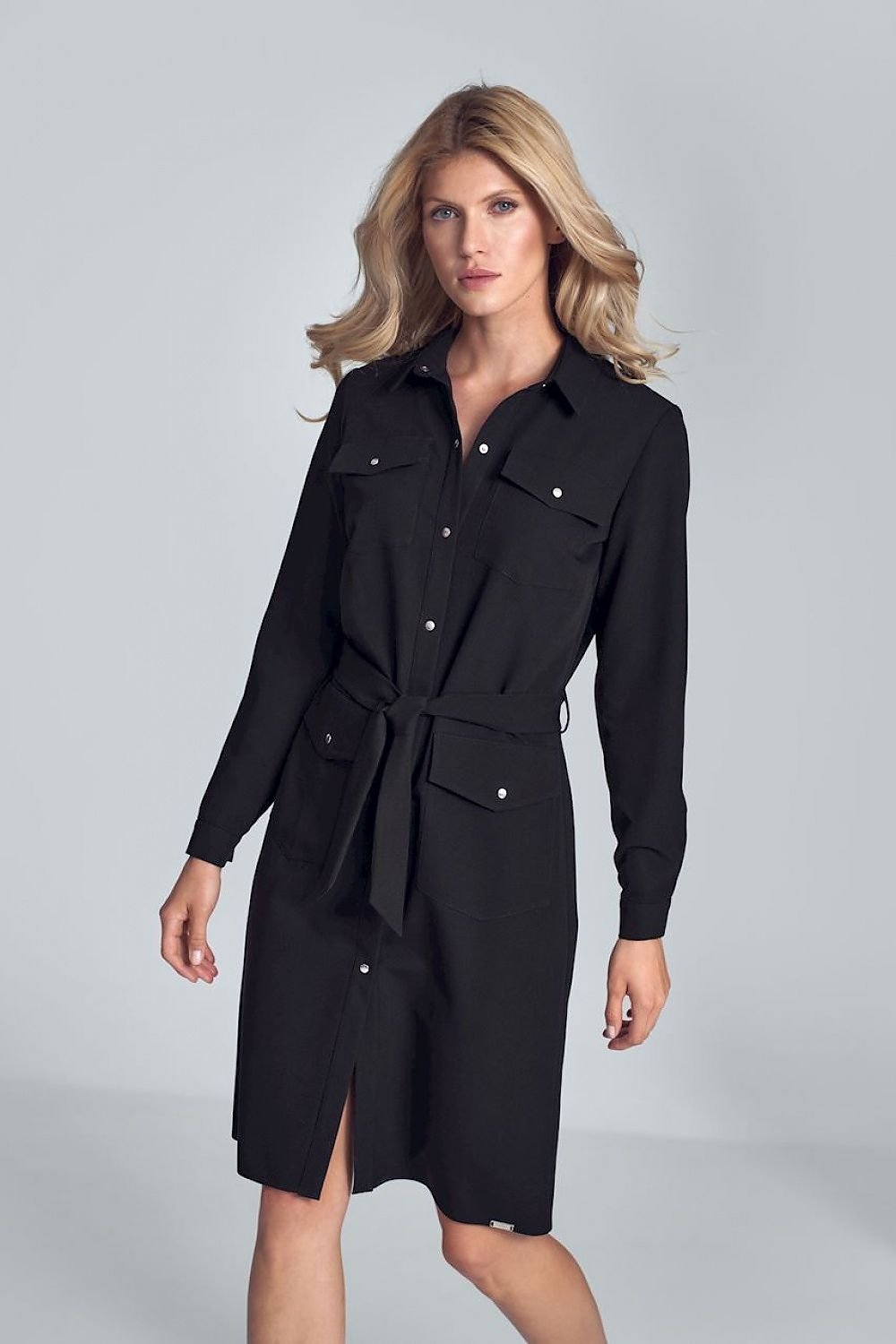 Robe chemise mi-longue noire avec ceinture nouée et poches boutonnées