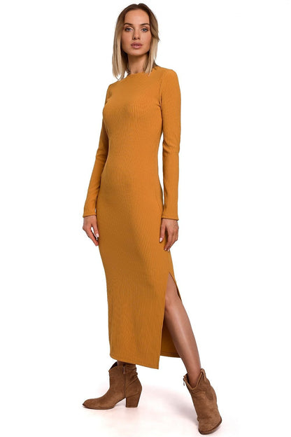 Robe longue en tricot élastique avec coupe féminine et liberté de mouvement