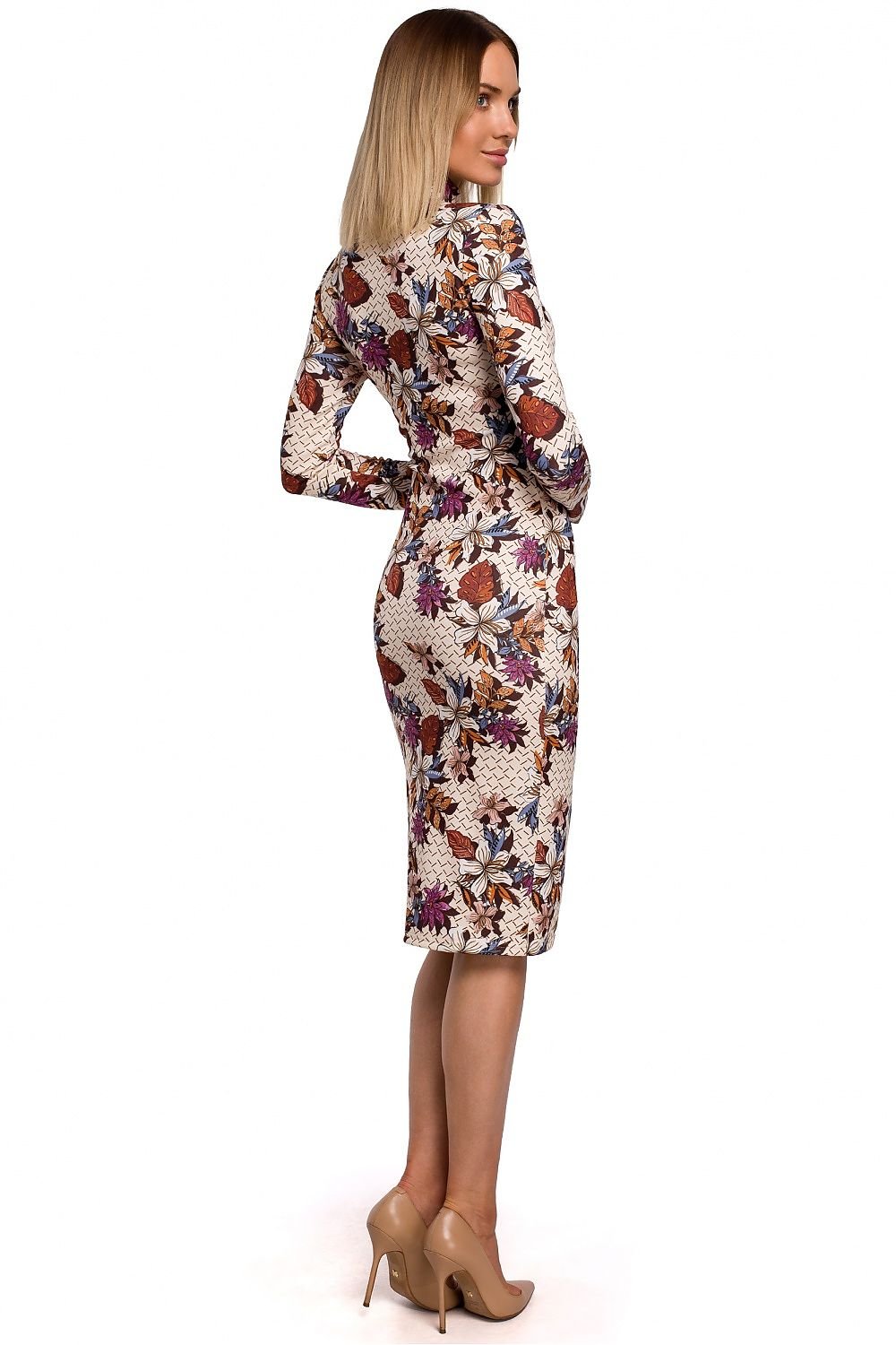 Elegant and Versatile Dress with Flattering Fit and Eye-Catching Print