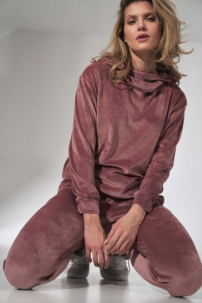  Women's velour hoodie with a loose collar, long sleeves, and ribbed hem detailing for a comfortable and stylish fit. Perfect for casual wear with a soft and luxurious feel.