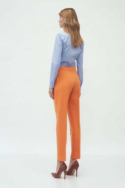 orange Chic high-waist trousers with side pockets and a subtle button fastening. Perfect for creating both stylish office outfits and casual looks. Versatile enough to pair with a shirt, jacket, or cotton top for different occasions.






