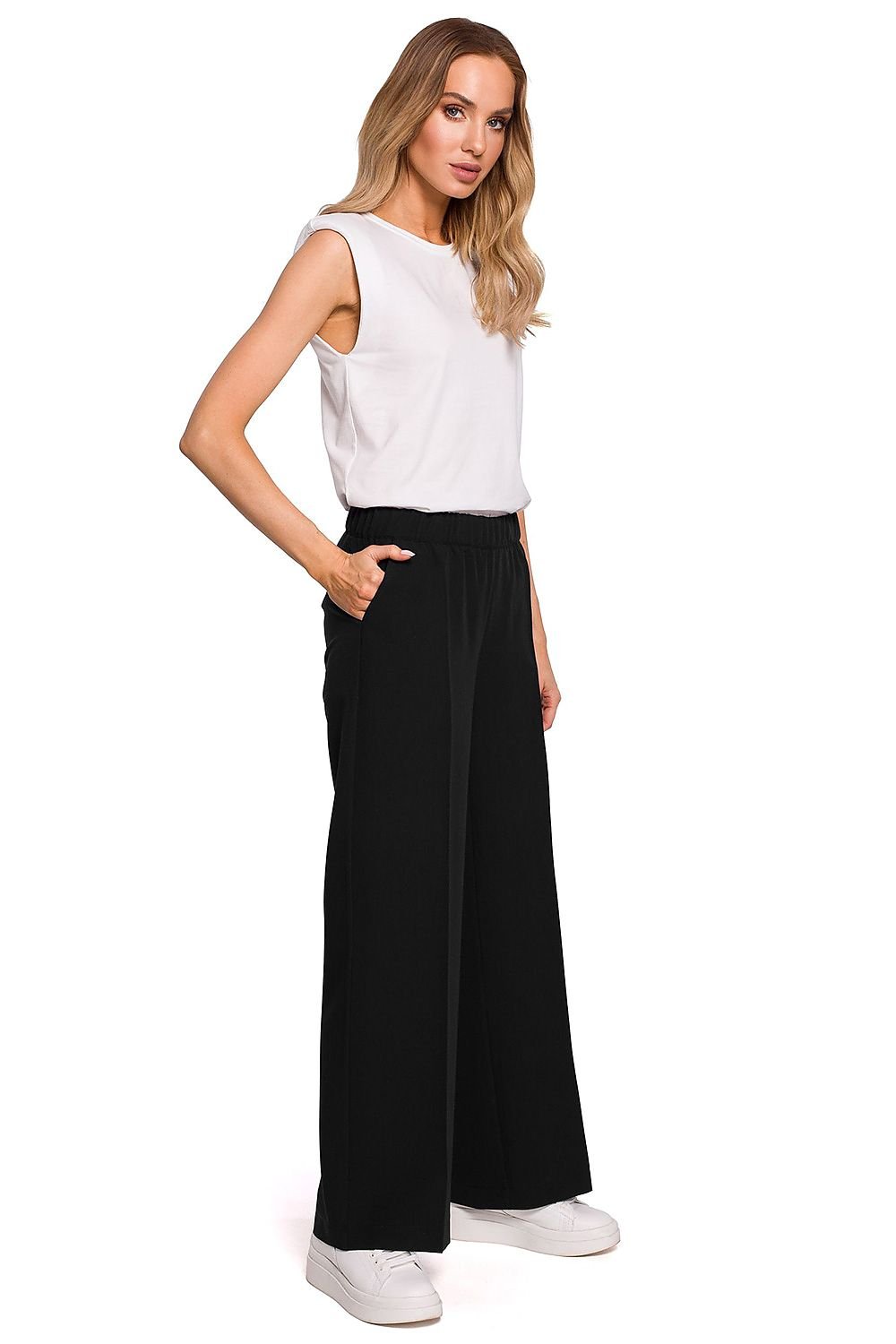 Wide-Leg Pleated Trousers with Modern Comfort