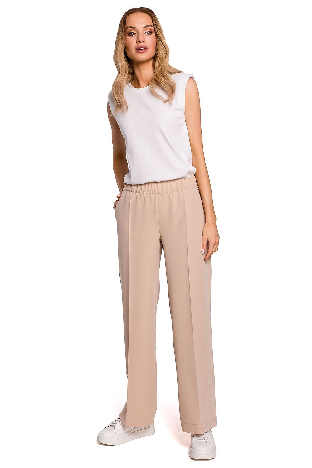 Wide-Leg Pleated Trousers with Modern Comfort