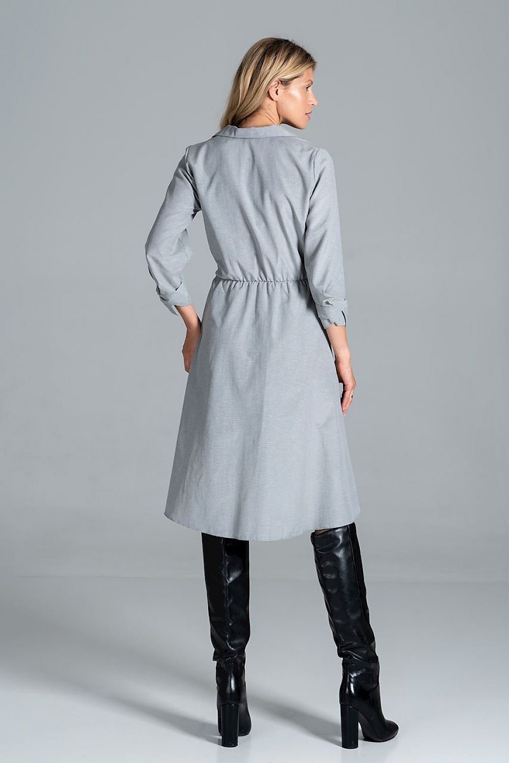 Robe mi-longue avec col en V façon veste, manches 7/8 et ceinture à nouer